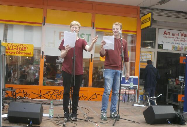 Smarte Jungs auf der Faustbühne: Hip-Hop-Duo "Natürlich blond" mit Philipp Potthast (rechts) und Johannes Berger, beide "Poetry-Slammer".