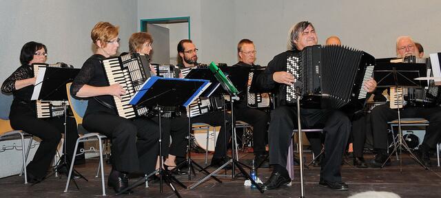 Gemeinsames Finale für Orchester und Solist mit „Gypsy Rhapsody“ von Gridin, speziell für diese Aufführung arrangiert von Grachev
