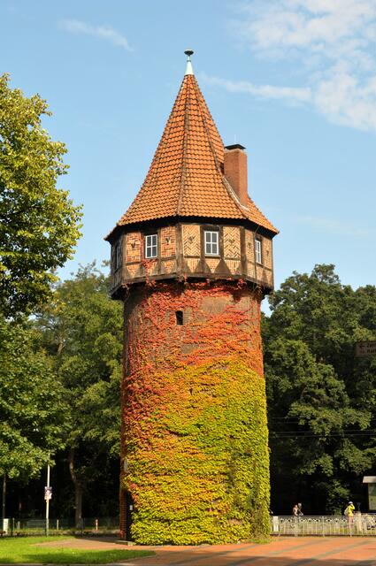 Der Döhrener Turm im Herbst
