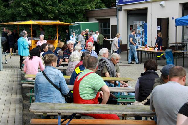 Schon am frühen Nachmittag waren zahlreiche Interessierte zur THW-Helfervereinigung gekommen.