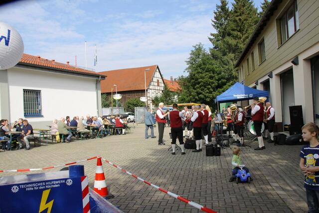 Schon am frühen Nachmittag waren zahlreiche Interessierte zur THW-Helfervereinigung gekommen.