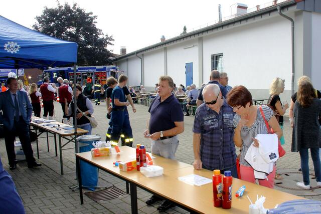 Schon am frühen Nachmittag waren zahlreiche Interessierte zur THW-Helfervereinigung gekommen.