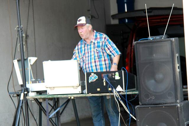 Uwe Bierwirth hatte die Veranstaltung tontechnisch voll im Griff und sorgte zudem für musikalische Unterhaltung.