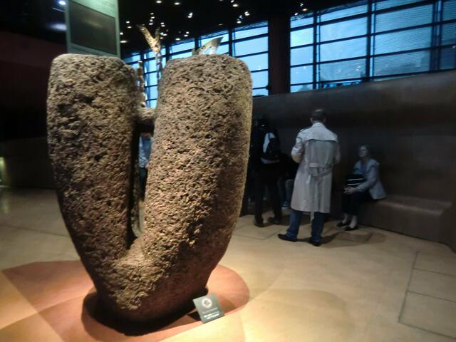 weiblicher Schoss, Megalith aus Mali