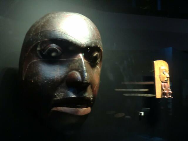 Maske aus British Columbia