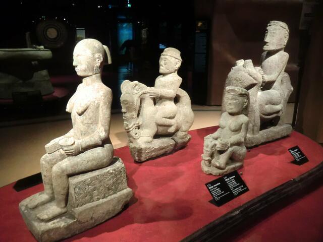 Sumba: steinfiguren