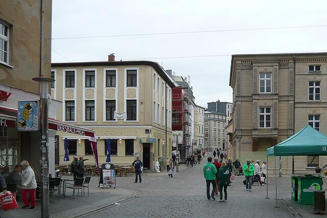 In der Fußgängerzone Mecklenburgstraße. Foto: Helmut Kuzina