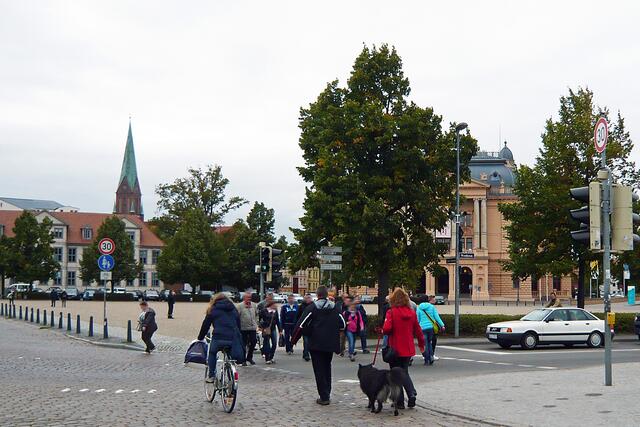 Am Alten Garten, im Hintergrund der Domturm. Foto: Helmut Kuzina