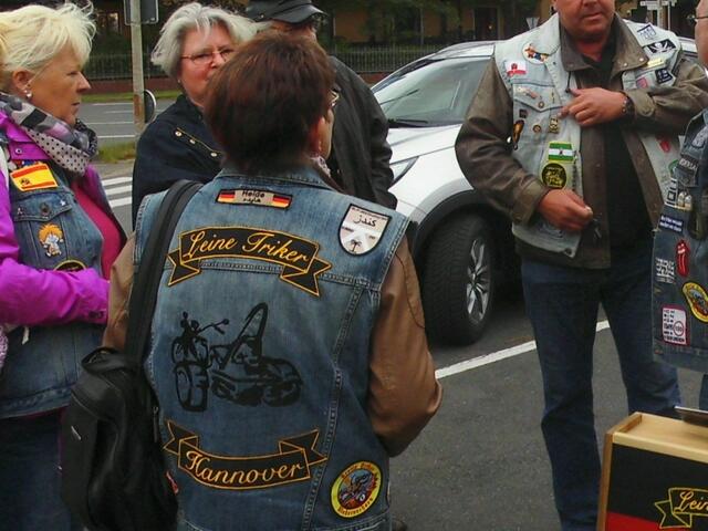 . . . mit dem "Leine-Triker-Emblem" auf der Kleidung, erkannte jeder Fremde die Zugehörigkeit zum Club . . .