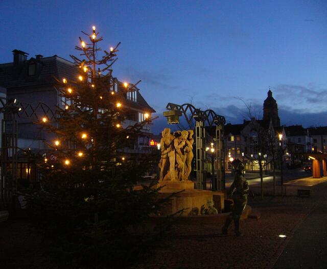 Kurschattenbrunnen in der Adventszeit