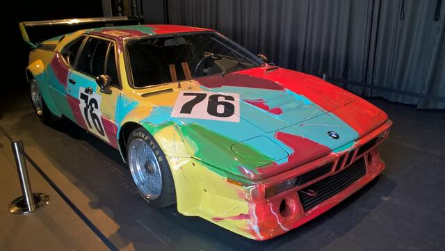 M1 von Andy Warhol bemalt