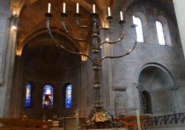Siebenarmiger Leuchter im Dom von Braunschweig