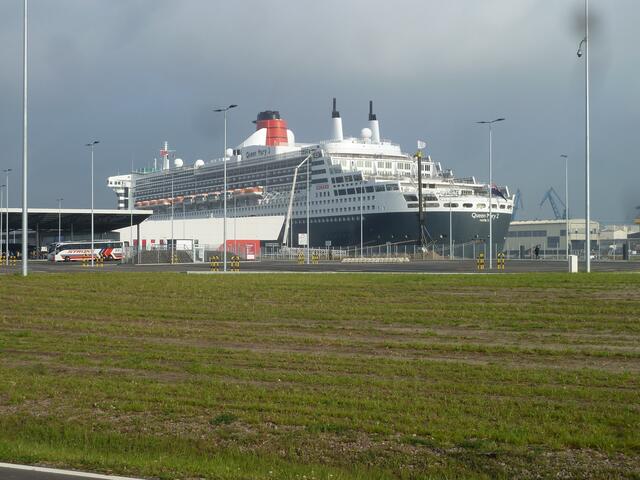 Noch einmal einen Blick auf die Queen Mary 2.