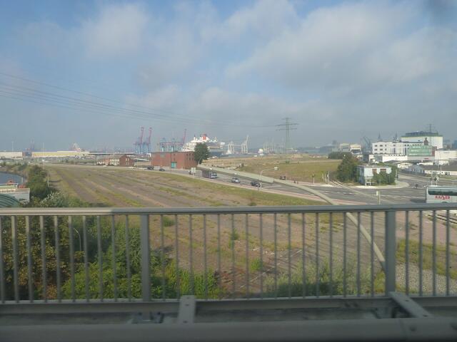 In der Ferne kann man das Schiff noch sehen.