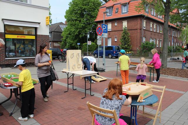 Letteraner Brettspieler bei einem Fest in Letter