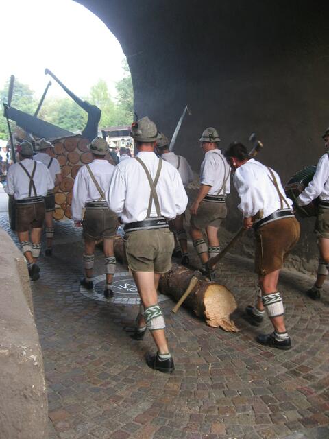Irgendwie ganz schön sexy;-)) Sie ham's halt einfach drauf, die Südtiroler!