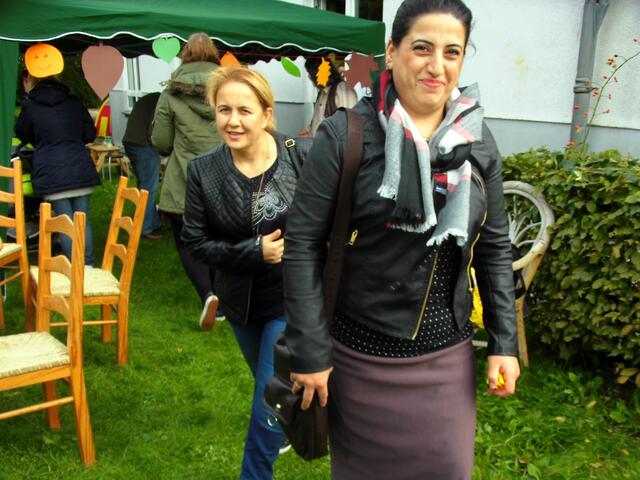 . . . auch die ausländischen Gäste hatten ihre Freude am Herbstfest . . .