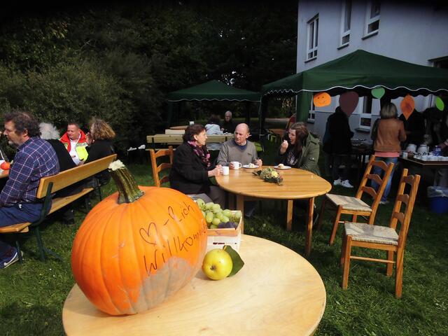 . . . "Herzlich Willkommen" beim Herbstfest  . . .