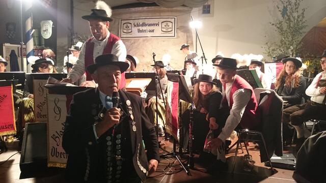 Zapfenstreich ... alles hat ein Ende ........ Albert Kapfer verabschiedet die Musik .....