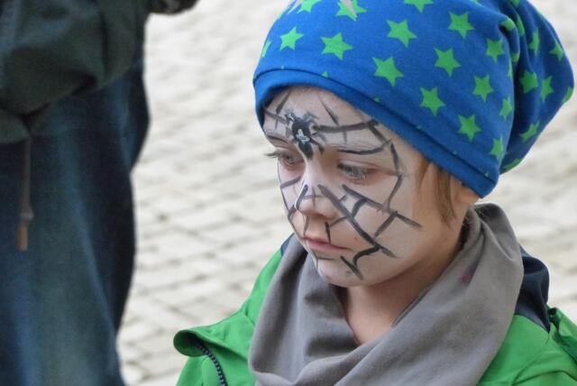Kinderschminken ----- und noch eine Hübsche