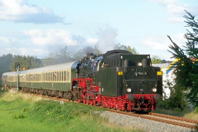41 1144-9 Durchfahrt am Haltepunkt Roßbach bei der Rückfahrt nach Altenburg
