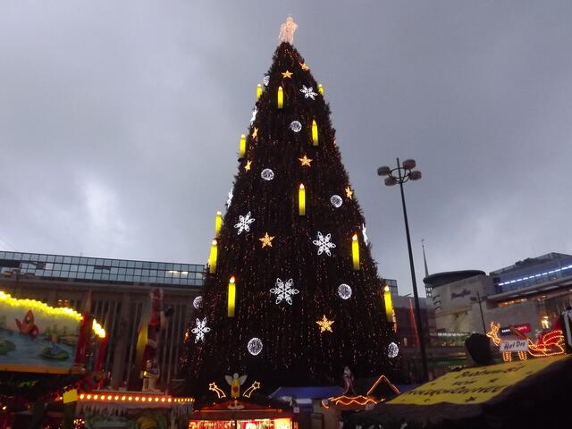 Der größte Weihnachtsbaum der Welt in Dortmund.