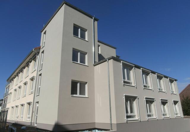 29. September 2015: Gemeindepflegehaus: Rückfront. Bald ist Einweihung.