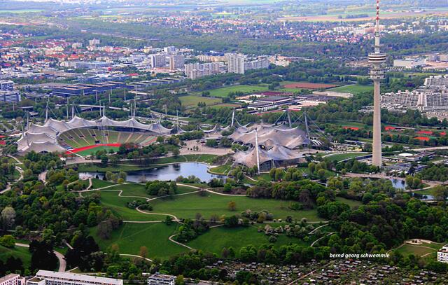 Olympiastadion München mit Fernsehturm