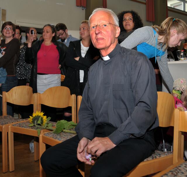 Feier für den Ruheständler: Pastor Peter-Gottfried Schmidt wurde bei einem Empfang im Gemeindehaus verabschiedet.