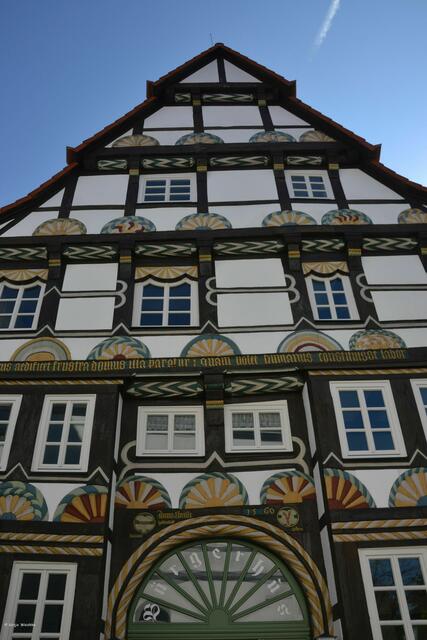 Das Bürgerhus in Hameln begeistert mit seinen geschnitzten Halbrosetten (Foto: Katja Woidtke)