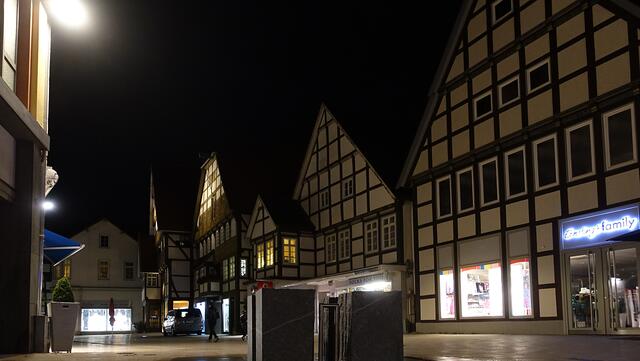 Der Wohlstand der Salzufler Bürgerschaft im 16. und frühen 17. Jahrhundert ist in der Langen Straße auch heute noch an den zahlreichen im Stil der Renaissance errichteten Bauten ablesbar. Foto: Helmut Kuzina