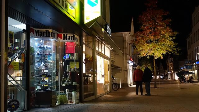 Spaziergang durch die Altstadt, hier die Fußgängerzone der Langen Straße. Foto: Helmut Kuzina