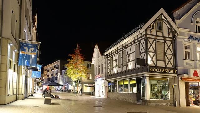 Die Fußgängerzone Lange Straße ist das Herzstück der Altstadt. Foto: Helmut Kuzina