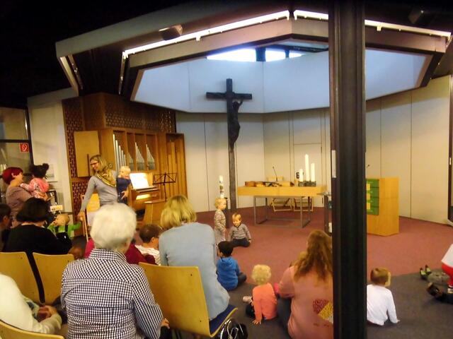 . . . vor der kurzen Andacht in St. Paulus . . .