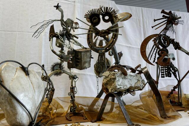 Dass man aus Metallschrott noch attraktive Kunstwerke erschaffen kann, zeigten die Metallskulpturen von Ludwig Hofmann.