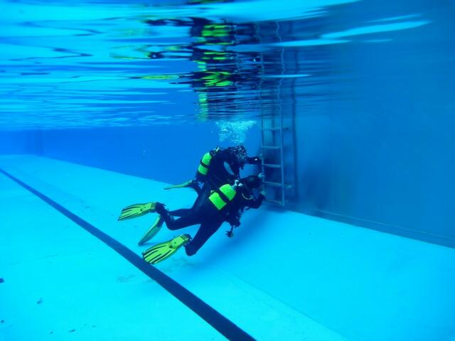 Alles geht Hand in Hand, ...