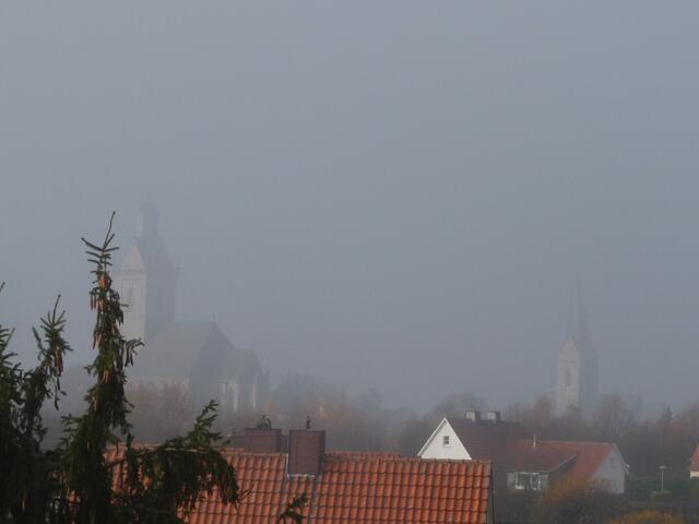 Korbachs Kirchen im Nebel