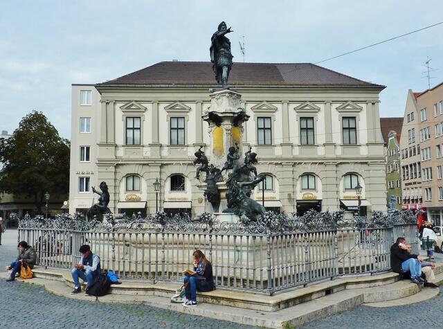 Der Augustusbrunnen in Augsburg