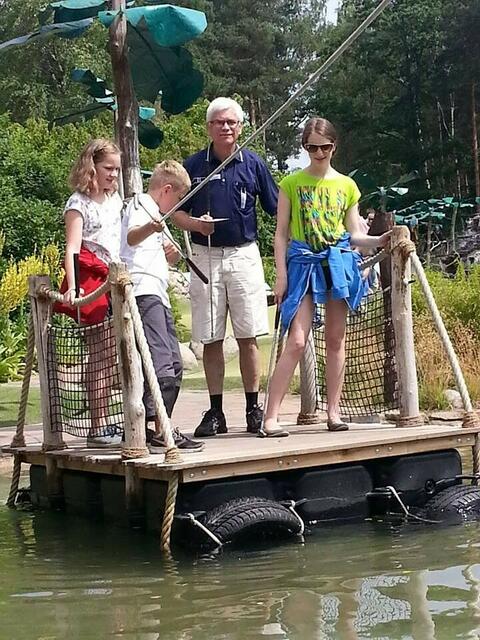 ...auch Flöße mussten benutzt werden, um auf der Anlage vorwärts zu kommen.