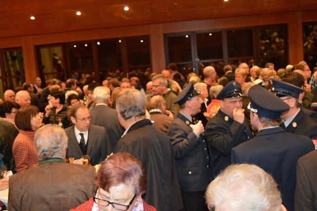 viele Gäste im Bürgersaal