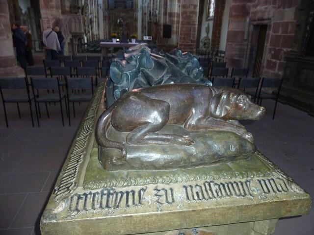 Elisabeth von Lothringen (gest.1456) am Fußende ein treuer Hund.