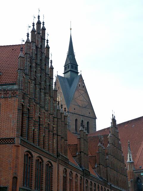 die kleinen und großen Türmchen vom Alten Rathaus und der Marktkirche, Hannover-Mitte