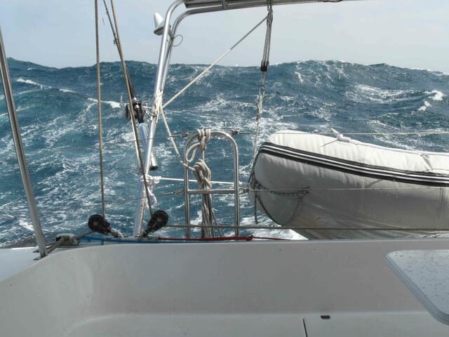 Achtung - gleich kommt der Brecher .... | Foto: A. Schäfer