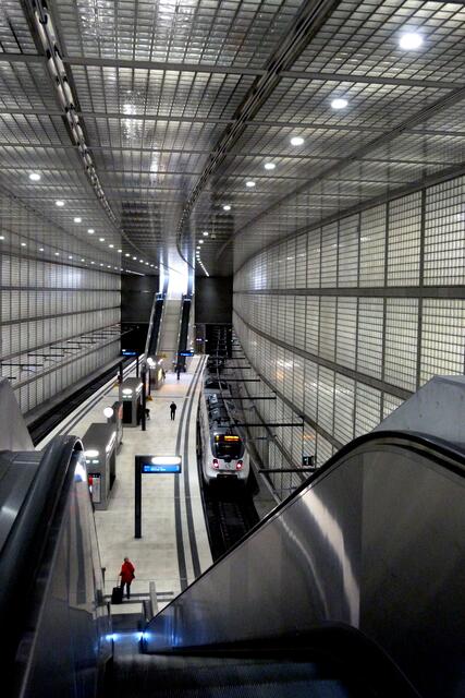 Hochmoderner S-Bahnhof am Wilhelm-Leuschner-Platz, Leipzig
