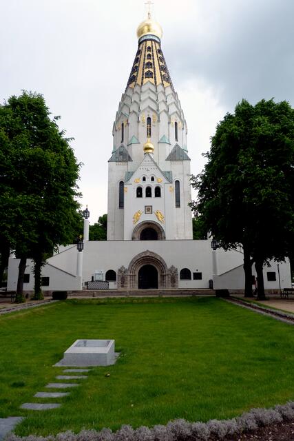 Basilika mit Grabstein eines unbekannten russischen Soldaten, Leipzig