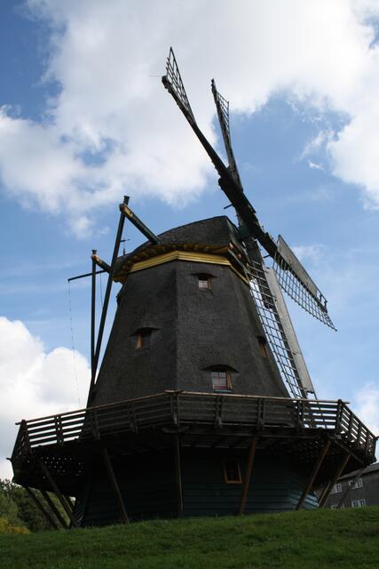 diese Mühle besitzt noch keine Windrose sondern wurde mit dem Stert in den Wind gedreht