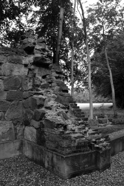 Blick aus dem Inneren des Mausoleums auf die Sandstein-Hintermauerung und Ziegelstein-Verblendung (Foto: Katja Woidtke)