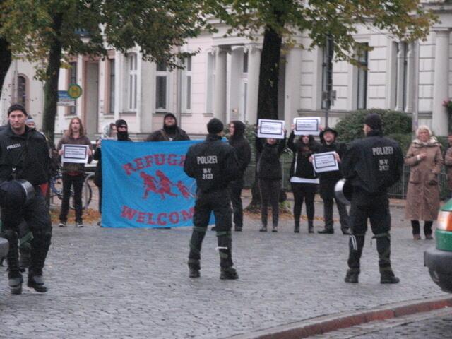 Gegendemonstranten am Pfaffenteich