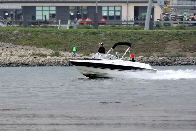 Auf dem Rhein kann man noch schnell fahren !
