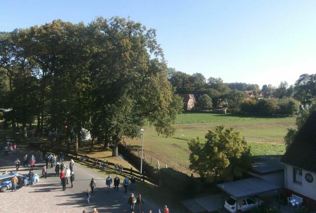 Blick zum Torweg und Rodewiesen.